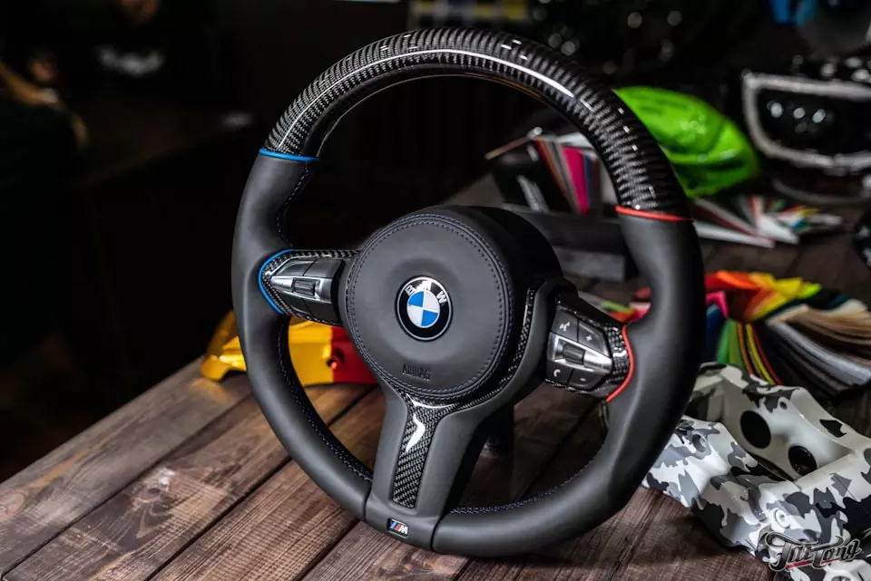 BMW M5. Изменение анатомии руля, карбон и уникальный пошив!